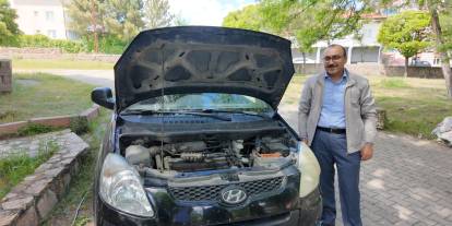 Otomobilin motoruna bakınca neye uğradığını şaşırdı
