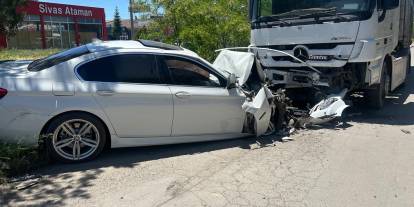 Son dakika: Sivas'ta otomobille TIR çarpıştı, sürücü öldü