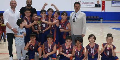 Sivas’ta miniklerin şampiyonluk sevinci