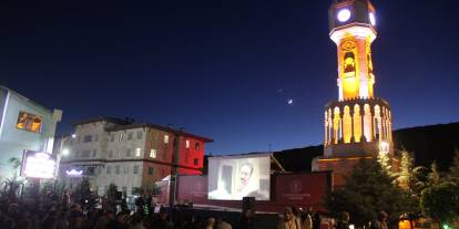 Gezen Sinema Tırı, Zara'da vatandaş ve öğrencilerle buluştu
