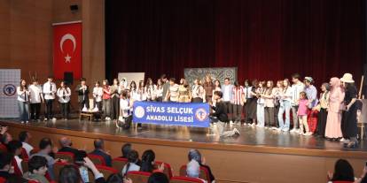 Selçuk Anadolu Lisesinde sanat dolu gece