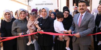 Rukiye Genç Toy Maarif Konağı sergisine katıldı