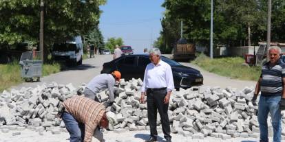 Ulaş'ta kilit parke taşı çalışmaları sürüyor
