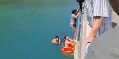 Köprüden göle düşen kadın kurtarıldı
