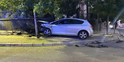 Sivas'ta kavşakta otomobiller çarpıştı: 3 yaralı