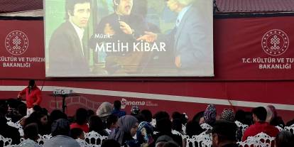 Sinema keyfi Hafik’te açık havaya taşındı