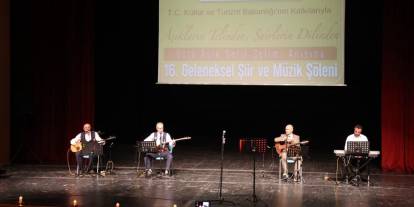 Sivas'ta halk ozanları Sefil Selimi için sahne aldı