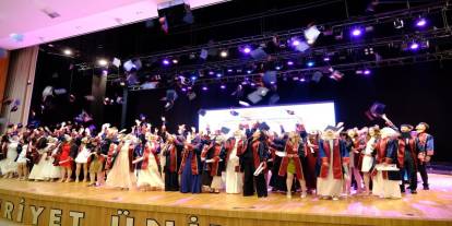 Sivas’ta yeni diş hekimleri diplomalarını aldı