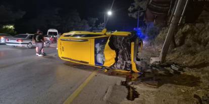 Taksi ile motosiklet çarpıştı: 2 ölü