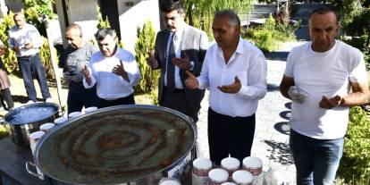 Sivas'ta 3 bin kişilik aşure dağıtıldı