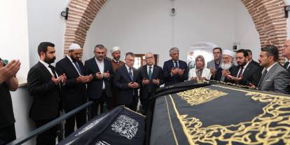 Sivas’ta Şems-i Sivasî’nin sandukasına yeni puşîde serildi