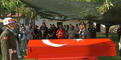 Kalp krizinde ölen emekli asker Sivas'ta toprağa verildi