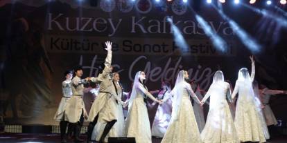 Sivas'ta Kafkas gecesi nefes kesti