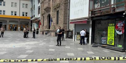 Kuyumcuyu göğsünden vurarak ağır yaraladı