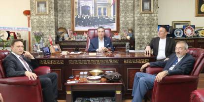 Sivas'ta esnafın sorun dosyası Zafer Partisi'ne sunuldu