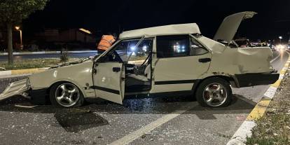 Sivas'ta hurdaya dönen otomobilde 1'i ağır, 3 yaralı