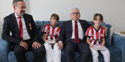 Vali Şimşek, Kıbrıs ve 15 Temmuz gazilerini ziyaret etti