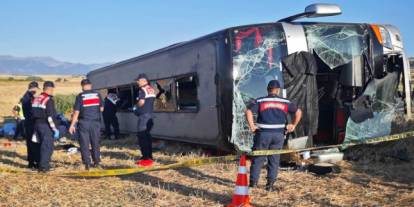 Yolcu otobüsü devrildi: 46 yaralı