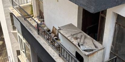 Yaşlı çiftin evinden bir kamyon çöp çıktı
