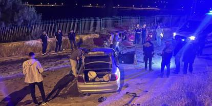 Sivas'ta iki otomobil çarpıştı: 6 yaralı