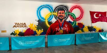 Sivas’ta şampiyon güreşçiye anlamlı vefa