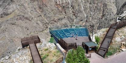 Adrenalin ve manzara Divriği'de buluşuyor