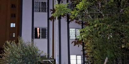 Boşanma aşamasındaki eşini uykusunda öldürdü