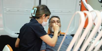 SCÜ'nün mobil diş kliniği köy köy hizmet verecek