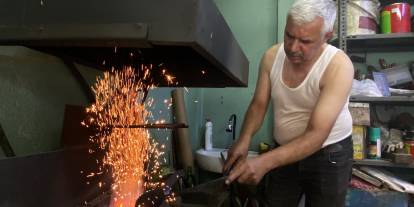 Sivaslı ustanın ateşle mücadelesi