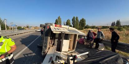 Tarım işçilerini taşıyan minibüs devrildi: 2'si ağır 14 yaralı