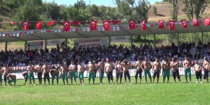Sivas'ta 57. karakucak güreşleri nefes kesti