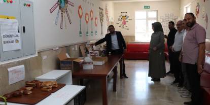 Sivas'ta öğrenciler dürüstlüğü yaşayarak öğreniyor