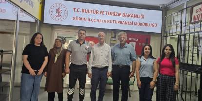 Halk kütüphanesini inceledi