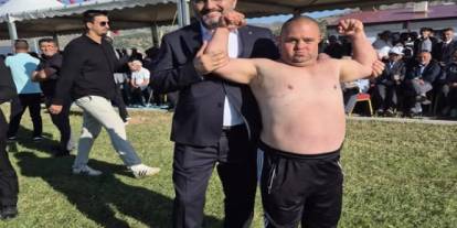 Tanrıverdi'nin "başpehlivan" paylaşımı beğeni topladı