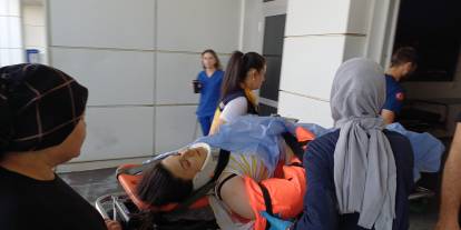 Cam silerken 3'üncü kattan düşüp ağır yaralandı