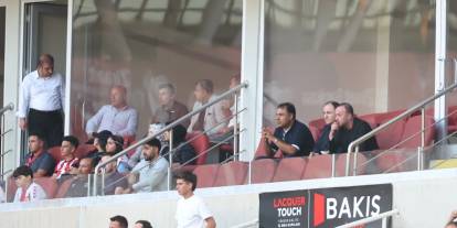 Sivasspor’da eski ve yeni yönetim aynı locada