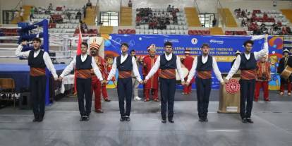 Genç boksörlerden Sivas’ta renkli açılış seremonisi