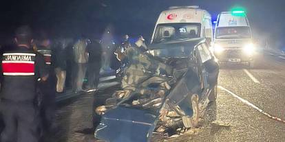 Traktörün römorkuna çarpan otomobildeki çift öldü