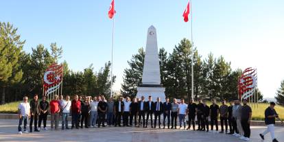 Sivas’ta şehitler için buluşup yasaya tepki gösterdiler