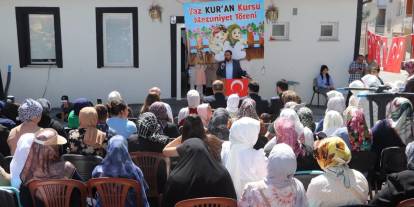 Sivas'ta camilerde eğitim törenle taçlandı
