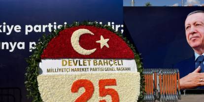 Devlet Bahçeli'den AK Parti'nin 25'inci yılına özel çelenk