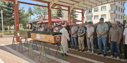 Oğlunun bıçakladığı baba son yolculuğunda