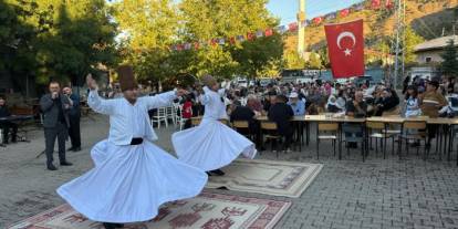 Sivas'ta köy meydanında geleneksel mevlit programı