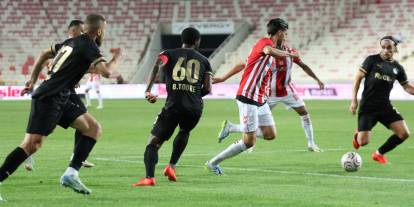 Sivasspor- Manisa FK maçını 2 bin 964 kişi izledi