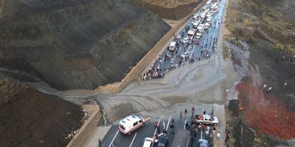 Erzincan-Sivas kara yolu heyelan nedeniyle ulaşıma kapandı