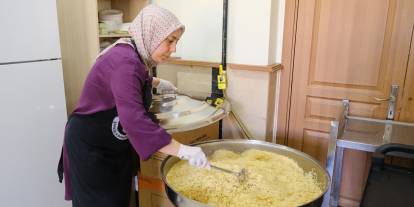 Sivas'ta  yaşlı ve engellilere sıcak yemek eli
