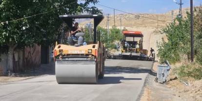 Divriği’de yol yenileme çalışmaları hızlandı
