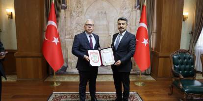 Vali Şimşek’ten Fatih Erdoğan’a Başarı Belgesi