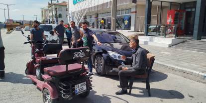 Sivas’ta Hafif Ticari Araç ile Motosiklet Çarpıştı: 2 Yaralı