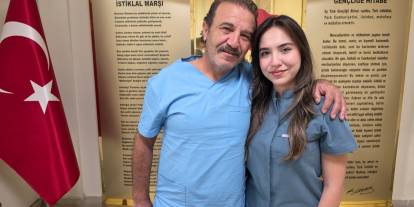 Baba-kız aynı hastanede şifa dağıtıyor